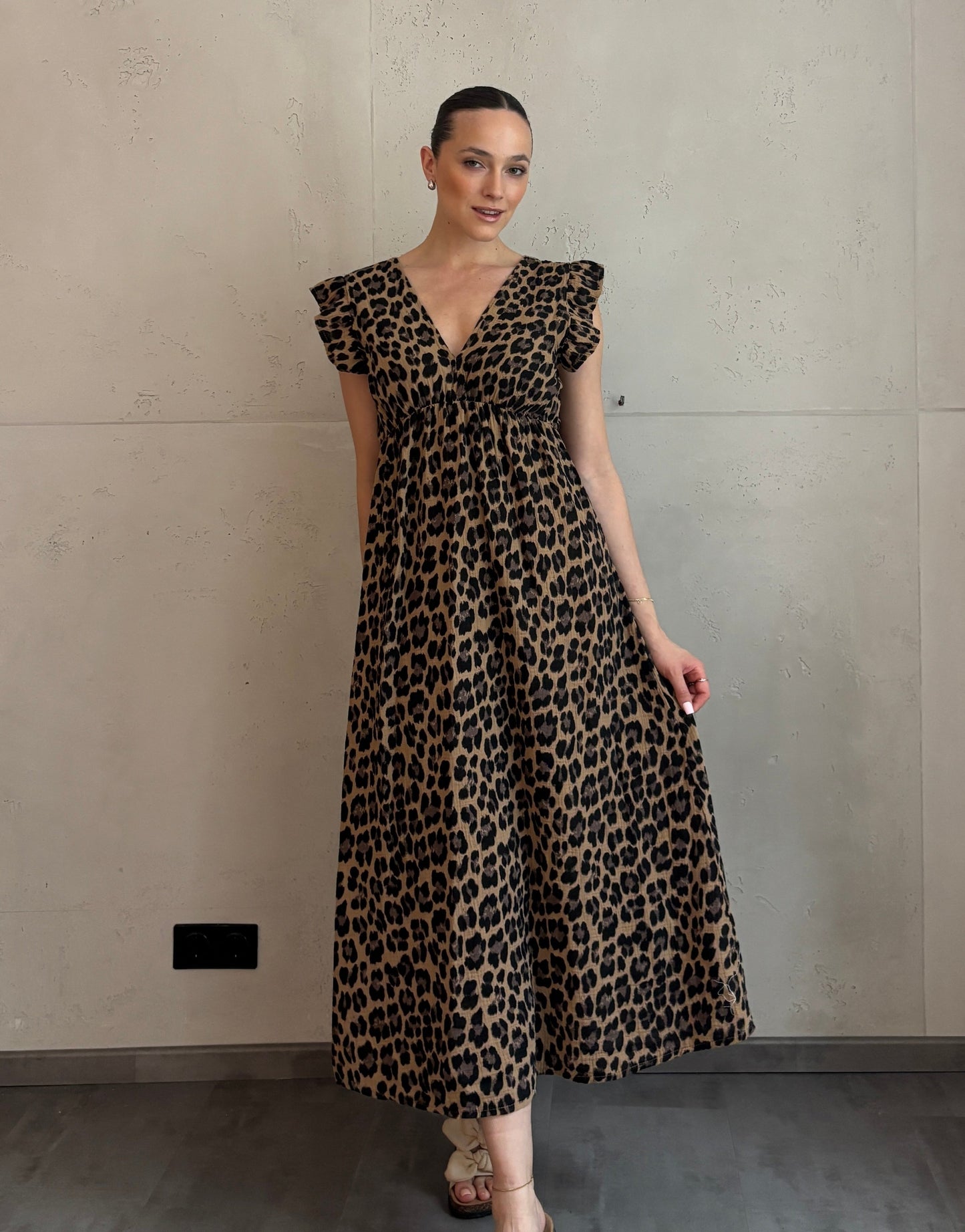 Mari Carmen | Vestido largo de leopardo con escote en la espalda